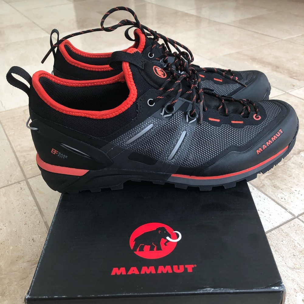 Souliers de randonnée neufs/hiking shoes MAMMUT